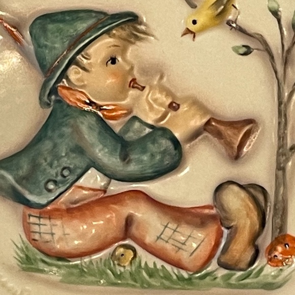 VINTAGE M.J. HUMMEL PLATE 1979 - "Singing Lesson" - Picture 2 of 15